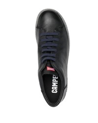 schwarze Leder niedrige Sneakers von Camper