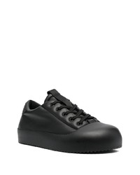 schwarze Leder niedrige Sneakers von Vic Matie