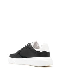 schwarze Leder niedrige Sneakers von John Richmond