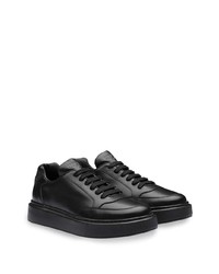 schwarze Leder niedrige Sneakers von Prada