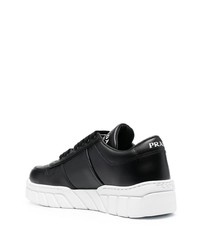 schwarze Leder niedrige Sneakers von Prada