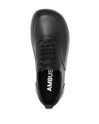 schwarze Leder niedrige Sneakers von Ambush