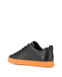 schwarze Leder niedrige Sneakers von Camper