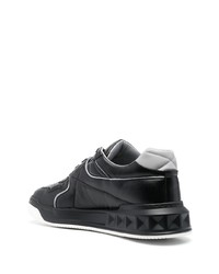 schwarze Leder niedrige Sneakers von Valentino Garavani