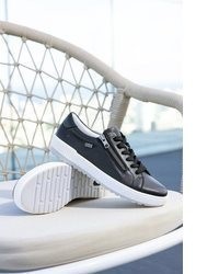 schwarze Leder niedrige Sneakers von Remonte