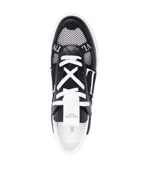 schwarze Leder niedrige Sneakers von Valentino Garavani