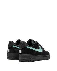 schwarze Leder niedrige Sneakers von Nike