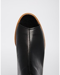 schwarze Leder Stiefeletten mit Ausschnitten von Asos