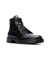 schwarze Lederfreizeitstiefel von Common Projects