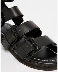 schwarze Ledersandalen