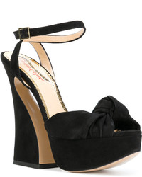 schwarze Ledersandalen von Charlotte Olympia