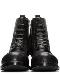 schwarze Lederstiefel von Alexander McQueen