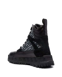 schwarze Lederwinterschuhe von Versace