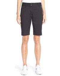 schwarze leichte Bermuda-Shorts