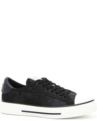 schwarze niedrige Sneakers mit Sternenmuster