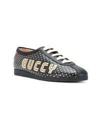 schwarze niedrige Sneakers mit Sternenmuster von Gucci