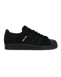 schwarze niedrige Sneakers von adidas