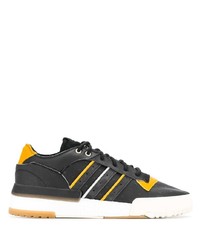 schwarze niedrige Sneakers von adidas