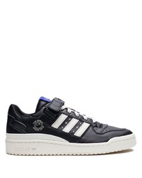 schwarze niedrige Sneakers von adidas