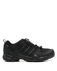 schwarze niedrige Sneakers von adidas