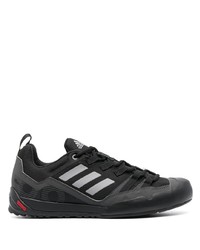 schwarze niedrige Sneakers von adidas