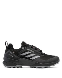 schwarze niedrige Sneakers von adidas