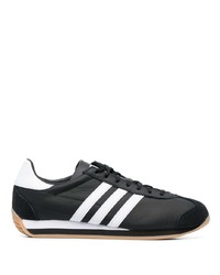 schwarze niedrige Sneakers von adidas