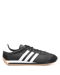 schwarze niedrige Sneakers von adidas