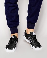 schwarze niedrige Sneakers von adidas