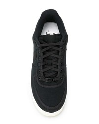 schwarze niedrige Sneakers von Nike