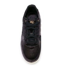 schwarze niedrige Sneakers von Nike