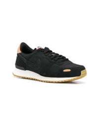 schwarze niedrige Sneakers von Nike