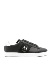 schwarze niedrige Sneakers von Armani Exchange