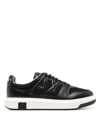 schwarze niedrige Sneakers von Armani Exchange