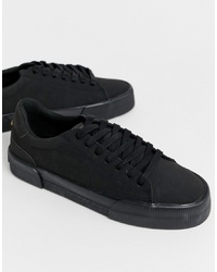 schwarze niedrige Sneakers von Bershka