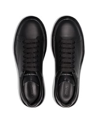 schwarze niedrige Sneakers von Alexander McQueen