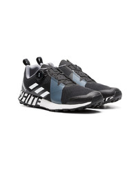 schwarze niedrige Sneakers von Adidas By White Mountaineering