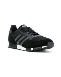 schwarze niedrige Sneakers von Adidas By White Mountaineering