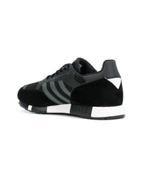 schwarze niedrige Sneakers von Adidas By White Mountaineering