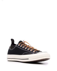 schwarze niedrige Sneakers von Converse