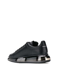 schwarze niedrige Sneakers von Alexander McQueen