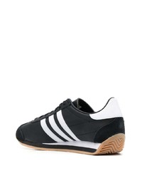 schwarze niedrige Sneakers von adidas