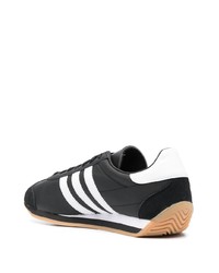 schwarze niedrige Sneakers von adidas