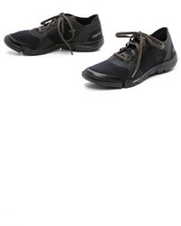 schwarze niedrige Sneakers von adidas by Stella McCartney