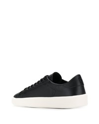 schwarze niedrige Sneakers von D.A.T.E