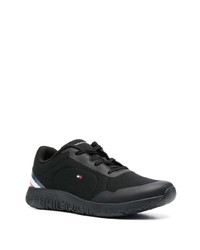 schwarze niedrige Sneakers von Tommy Hilfiger