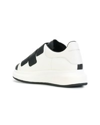 schwarze niedrige Sneakers von Alexander McQueen