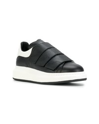 schwarze niedrige Sneakers von Alexander McQueen