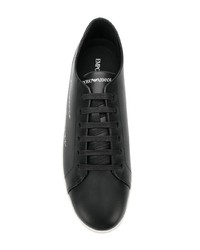 schwarze niedrige Sneakers von Emporio Armani