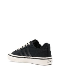 schwarze niedrige Sneakers von adidas